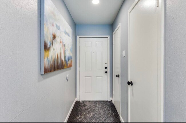 Building Photo - 525 Kemper Ave