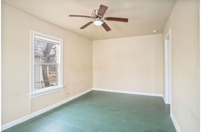 Photo - 928 Poinsettia St Apartment