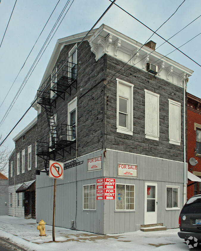 Building Photo - 502 E 17th St
