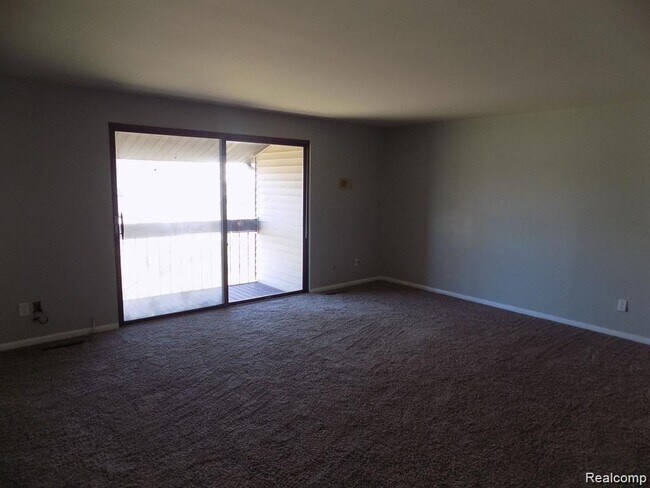 Building Photo - 515 Oakbrook Cir