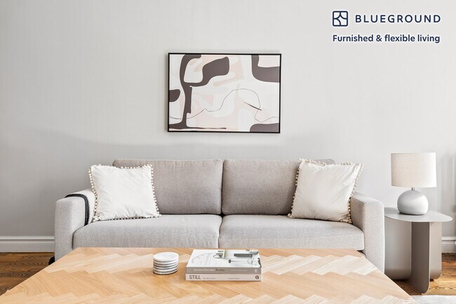 Foto del edificio - 273 W 10th St