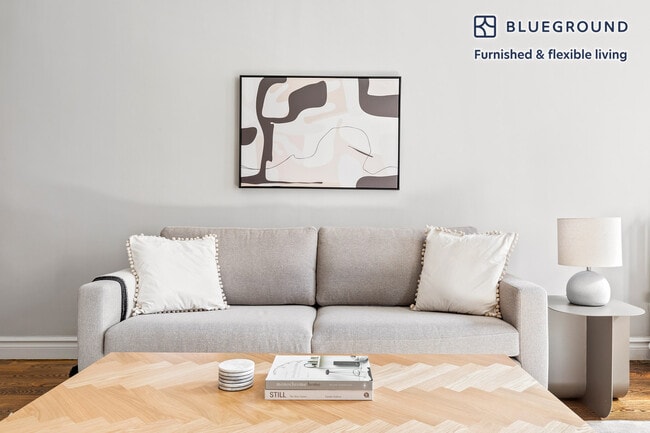 Building Photo - 273 W 10th St