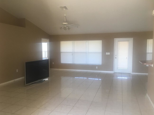Foto del edificio - 2710-2755 55th St W