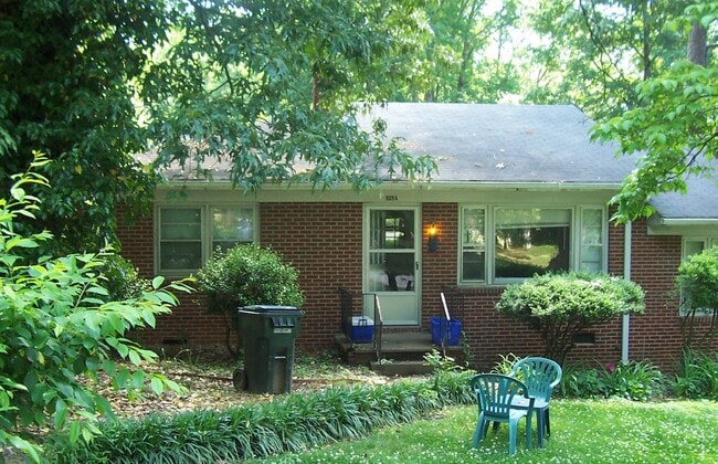 Foto del edificio - Cute duplex convenient to UNC and Hospitals!