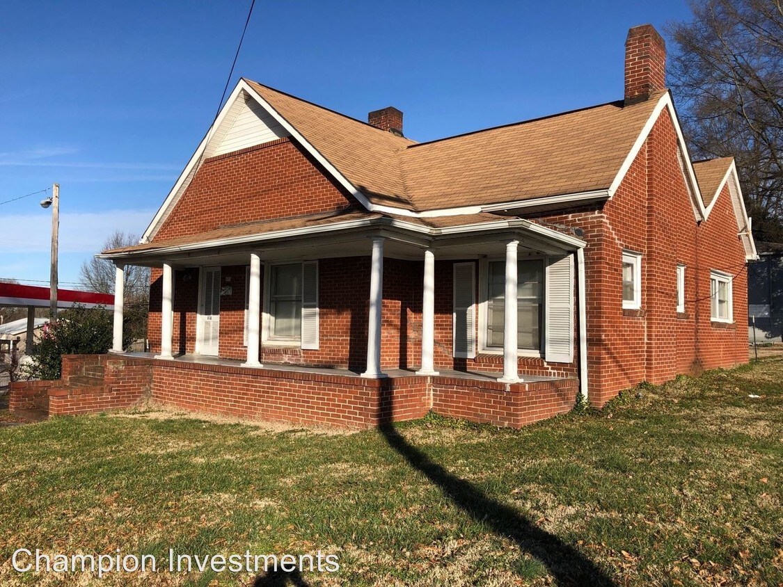 Primary Photo - 2 br, 1 bath House - 210 W. King St.