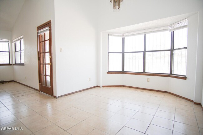 Foto del edificio - 11571 Arnaz Ct