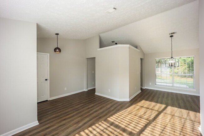 Foto del edificio - 320 Emerald Green Ct