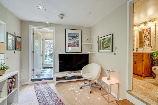 Building Photo - 649 El Centro Rd