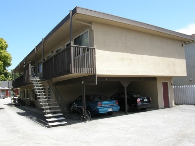 Building Photo - 231 Blackburn St
