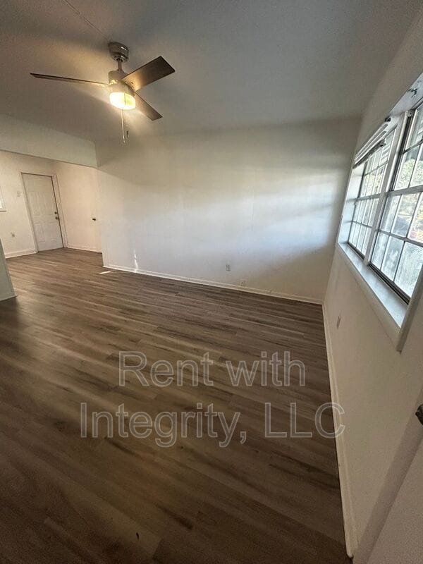 Foto del edificio - 330 Meadowbrook Ln