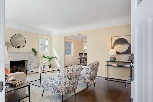 Foto del edificio - Beautiful 4 Bedroom Home w/MIL in the hear...