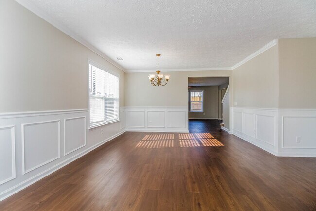 Building Photo - 801 Brooksdale Dr