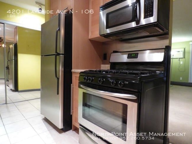 Building Photo - Beautiful Kitchen. Huge 1 bedroom condo