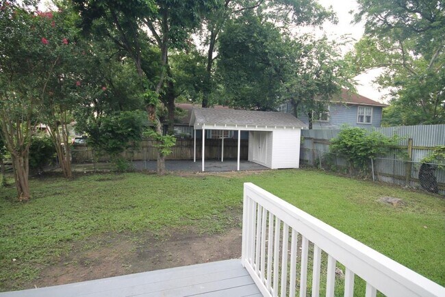 Building Photo - 2520 Cochran St