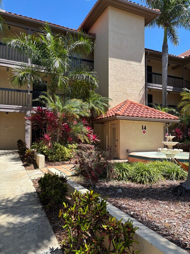 Foto del edificio - 2400 Feather Sound Dr