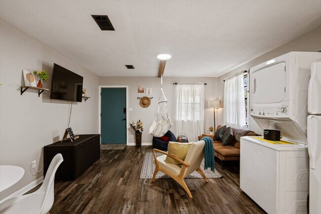 Building Photo - 2001 N 61st Ave