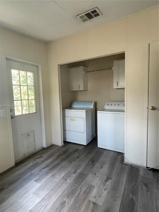 Building Photo - 10128 Marlin Dr