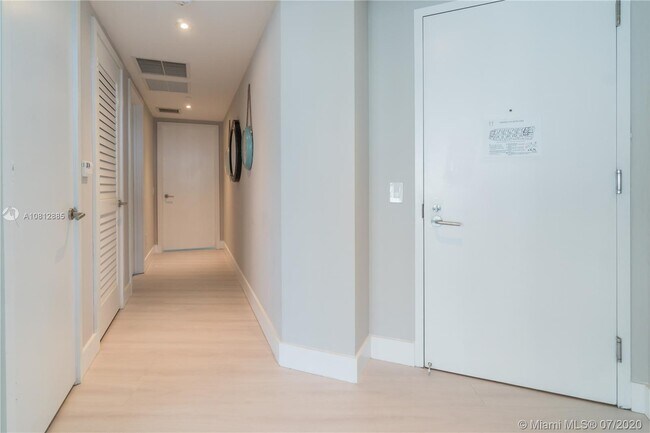 Foto del edificio - 4111 S Ocean Dr