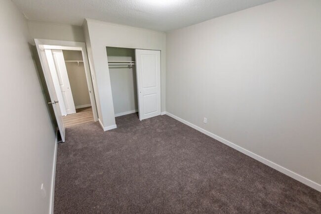 Photo du bâtiment - Pinegrove Manor Apartments