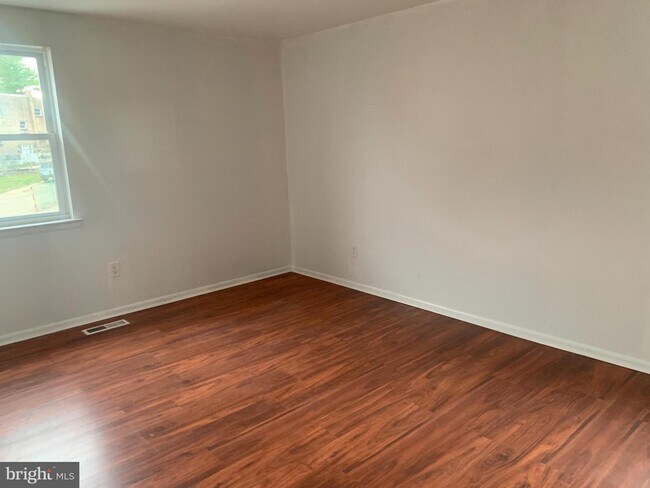 Building Photo - 662 Parlin St