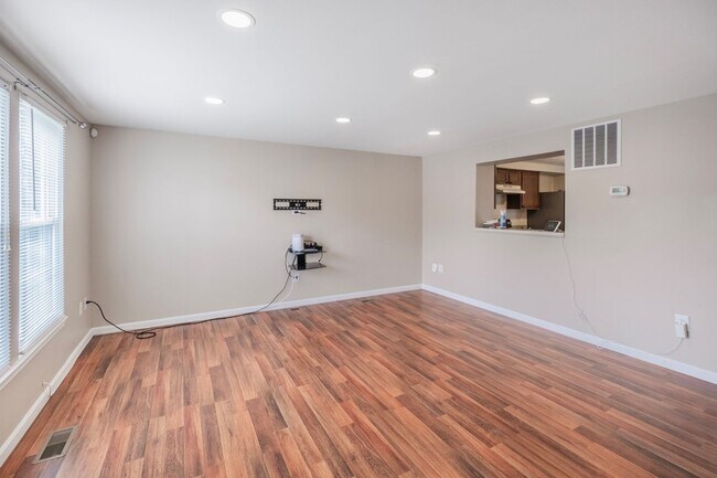 Foto del edificio - Lovely 2 BR/2 BA Townhome in Bowie!
