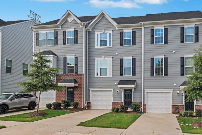 Photo - Furnished Spacious 4BR Townhome in Charlotte