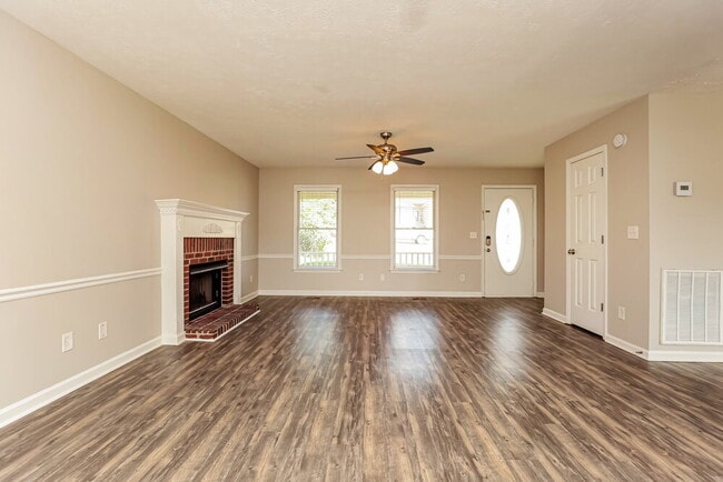 Building Photo - 210 St Lukes Ln