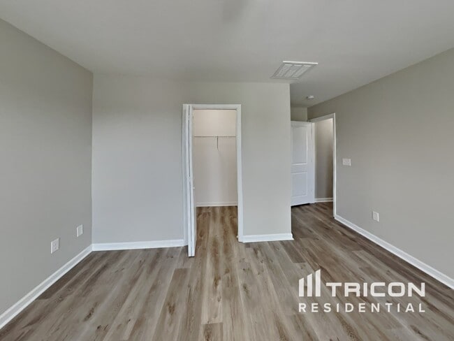 Building Photo - 1857 Belle Arbor Dr