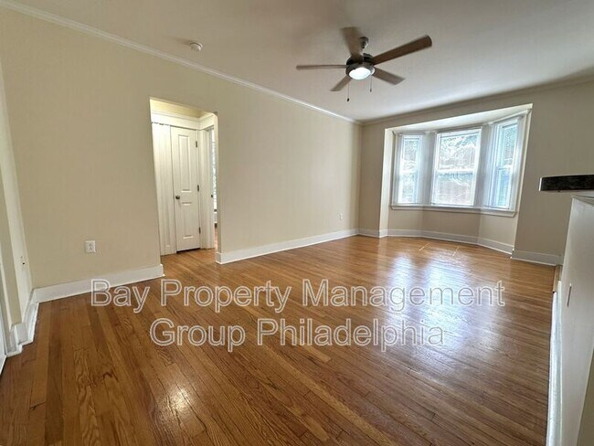 Building Photo - 437 W School House Ln