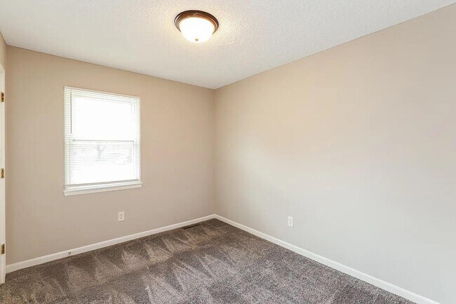 Foto del edificio - 700 SE Redwood Ln