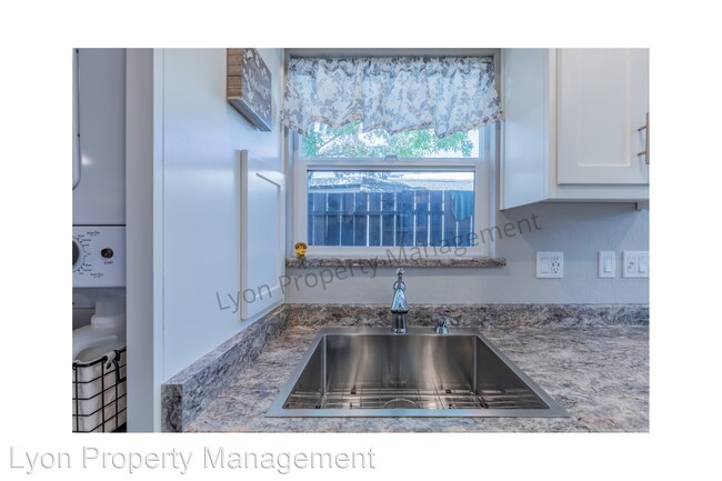 Foto del edificio - 5 br, 3 bath House - 934-936 K Street