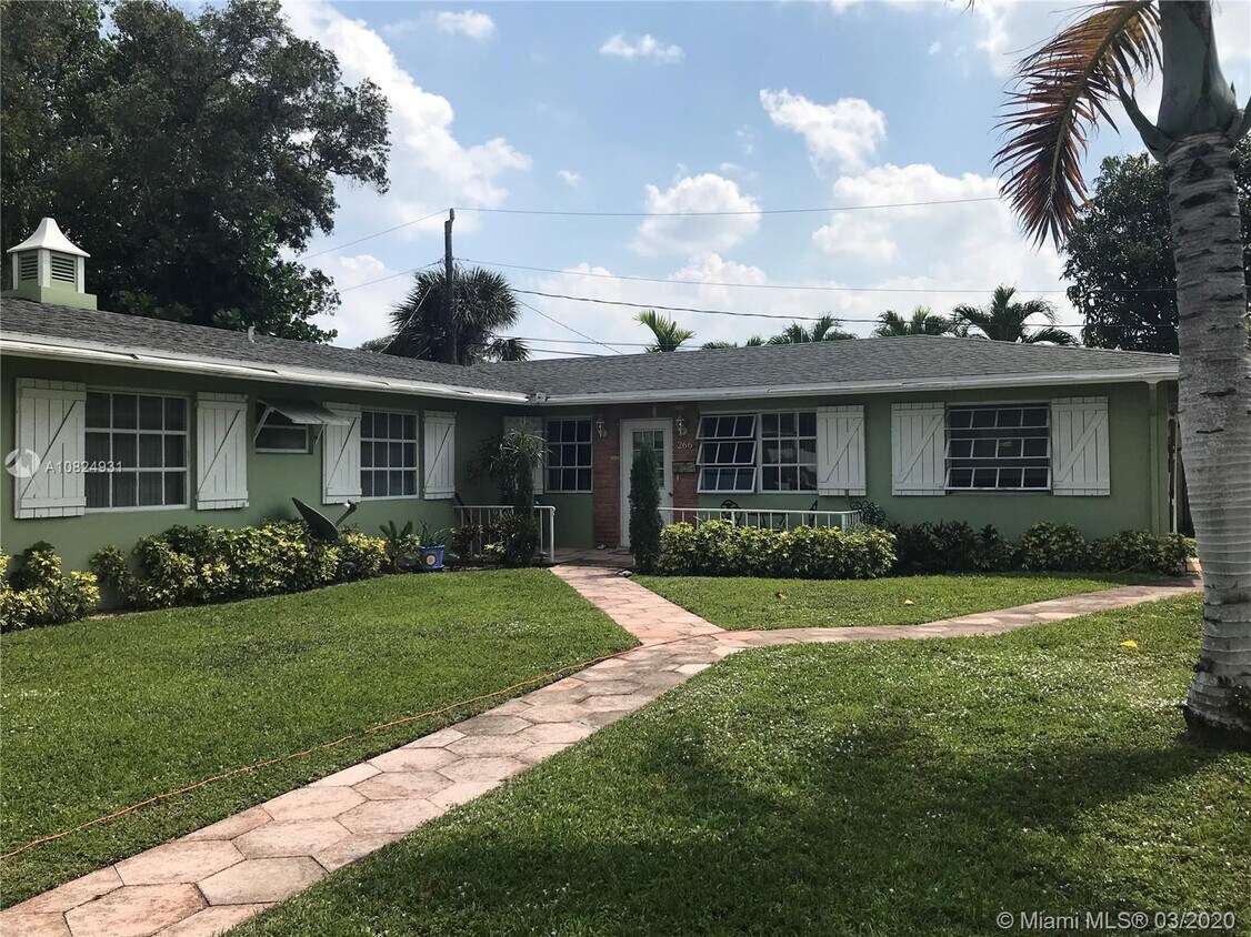 Foto principal - 266 Basin Dr