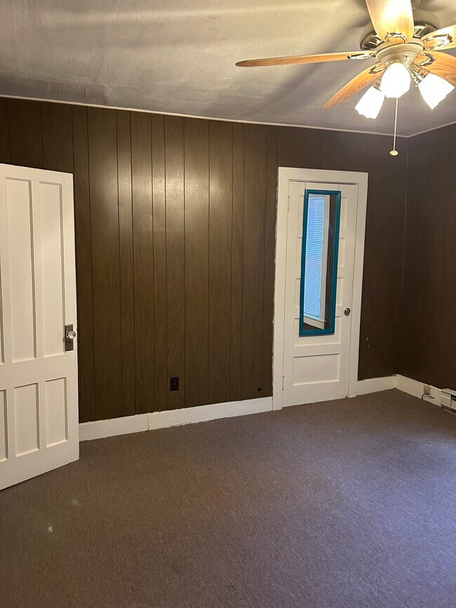 bedroom pic 1 - 29 Henry St