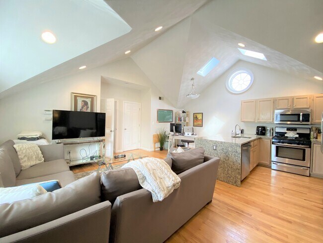 Building Photo - 39 Middle St