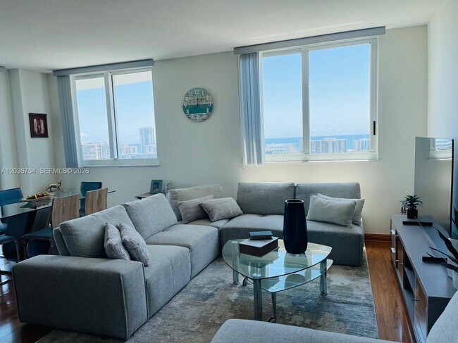 Foto del edificio - 1755 E Hallandale Beach Blvd