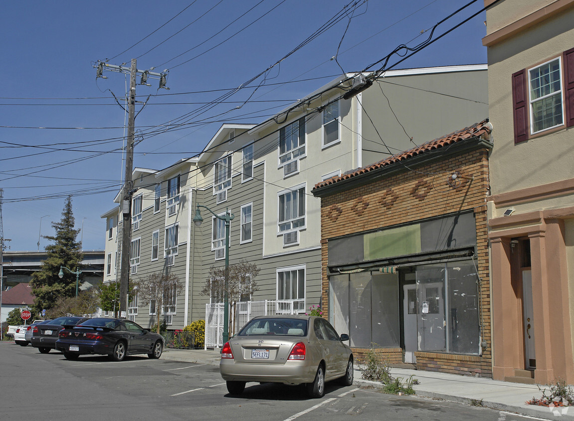 Building Photo - Carquinez Vista Manor
