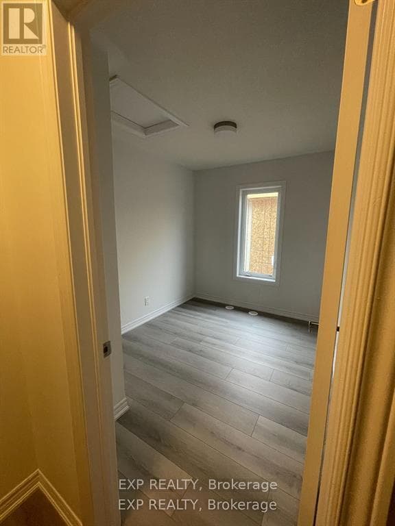 Photo du bâtiment - 2001 Cameron Lott Cres