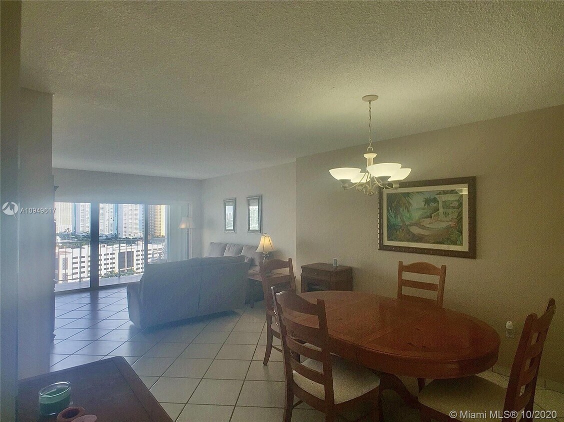 Foto principal - 300 Bayview Dr