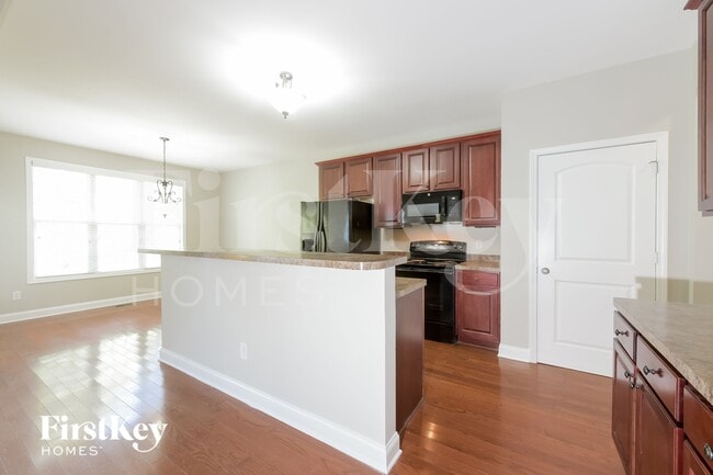 Building Photo - 6231 Cove Creek Dr