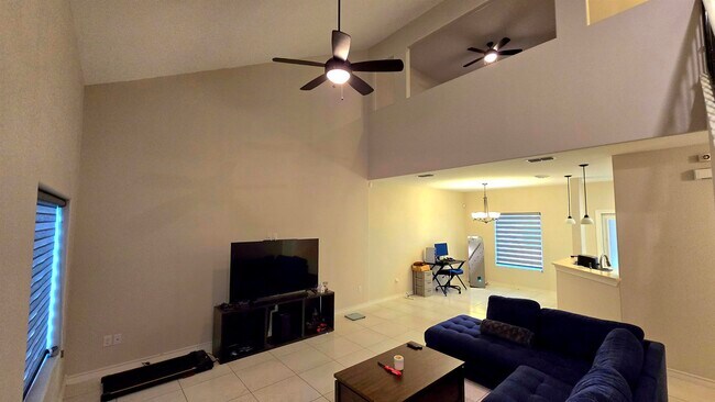 Building Photo - 6007 Vero Dr