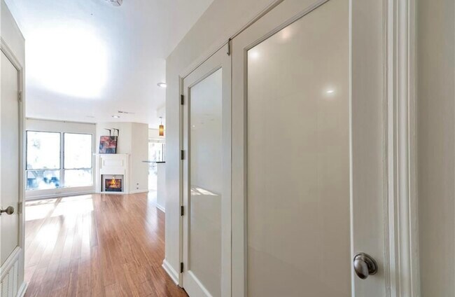 Foto del edificio - 244 13th St NE