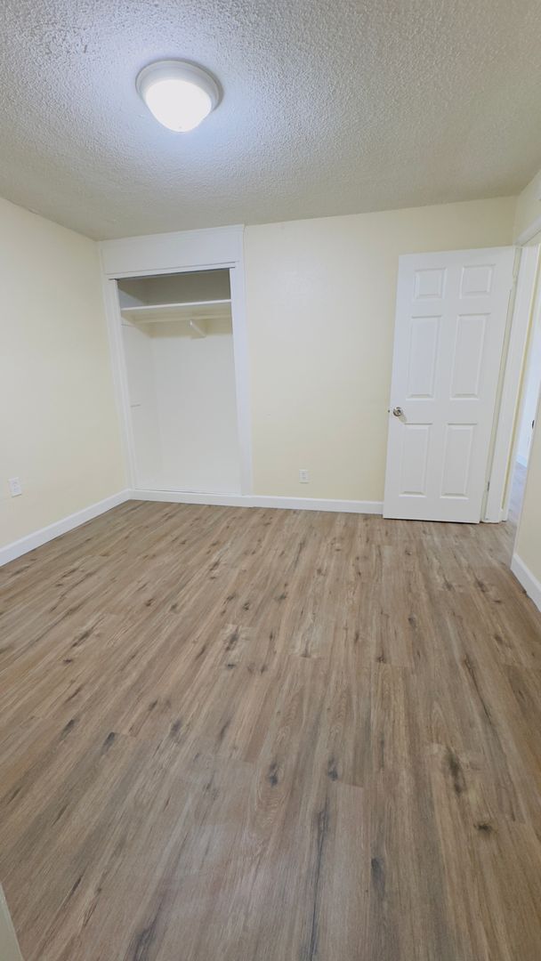 Foto del edificio - MOVE IN SPECIAL- Downstairs 2 bedroom +1 bath, patio. AVAILABLE NOW!!