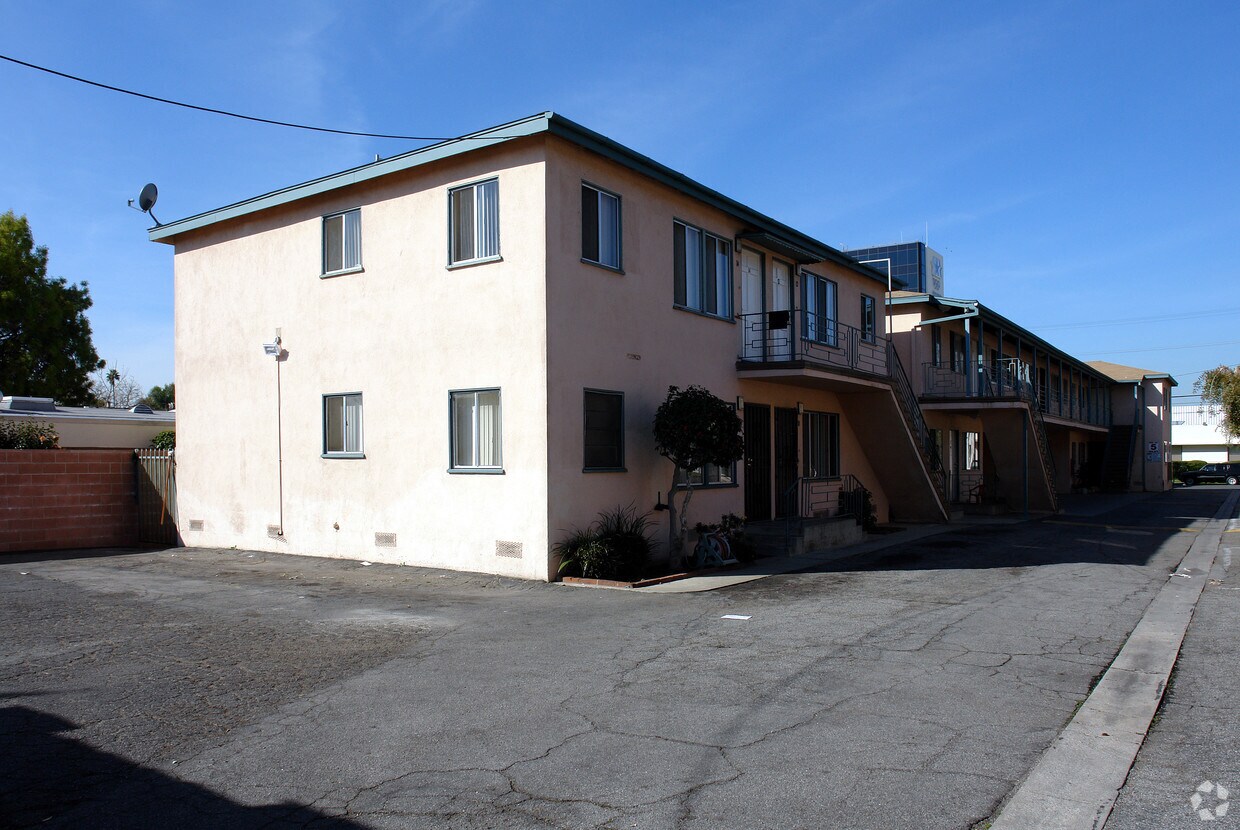 942 S Flower St, Inglewood, CA 90301 942 S Flower St Inglewood, CA