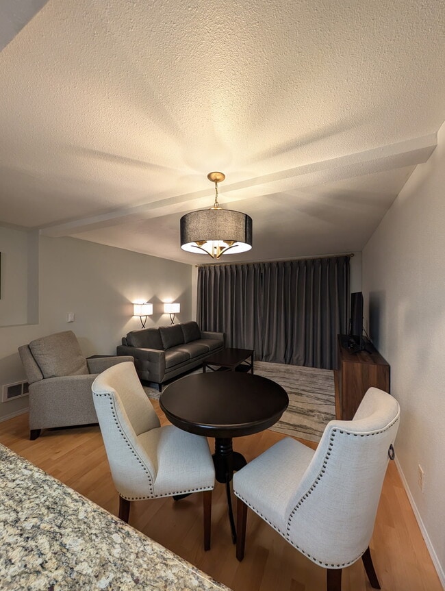 Foto del edificio - 6970 California Ave SW