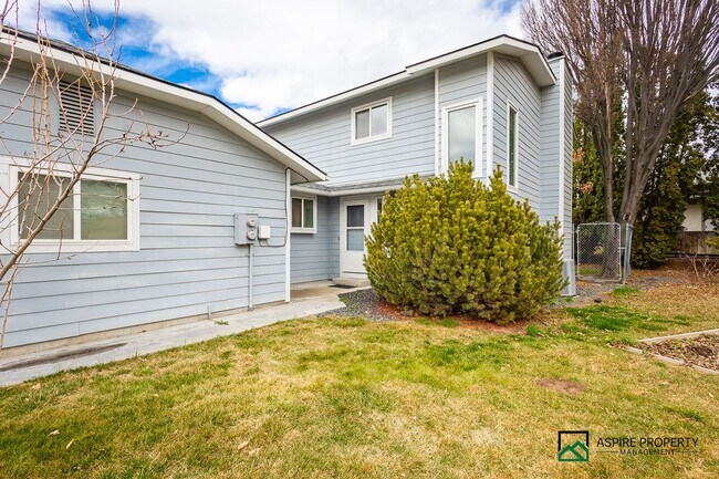 Foto del edificio - New Renovated 2 Bed 2 bath Townhome