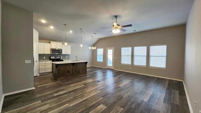 Building Photo - 4 Bed/2 Bath in Norman