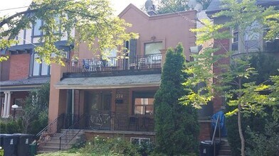 Building Photo - 574 Dovercourt Rd
