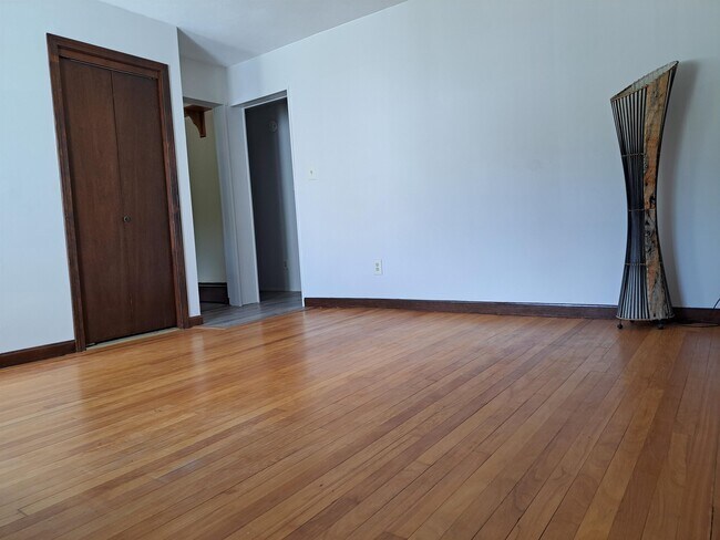 Foto del edificio - 70 Ainsworth Ave