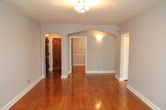 Foto del edificio - 7512 Cromwell Dr
