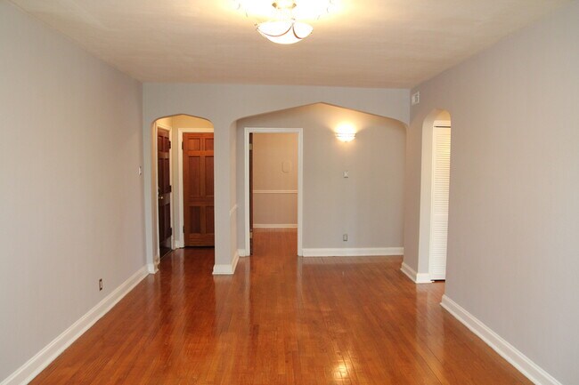 Building Photo - 7512 Cromwell Dr